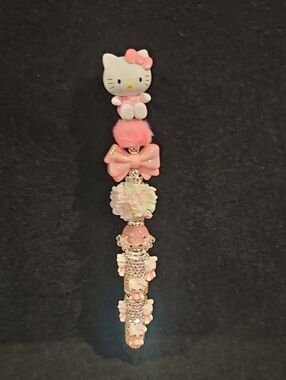 Hello Kitty Luxe Rhinestone Statement Pen – Pink Bow Floral Kawaii Design
